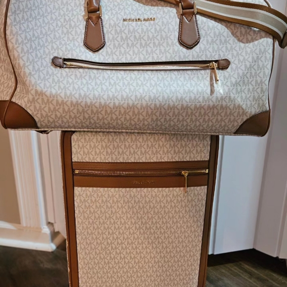 Michael Kors Luggage Set - Picture 11 of 12